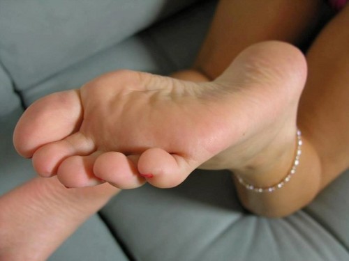 hornyfootfetishhope:  Psychology behind foot fetish and celebrity foot fetish