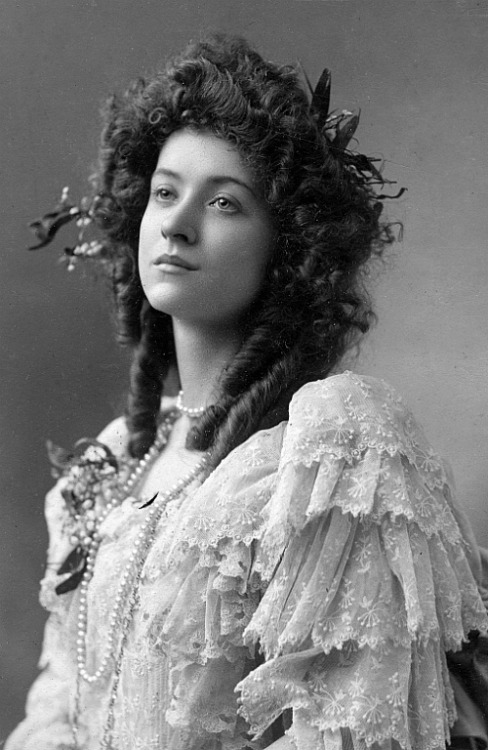 vestatilleys:Maude Fealy, 1900′s.