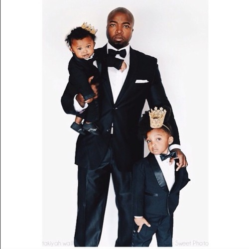 Ahhhhh @charlireece, Tripp and their FLYY daddy! #DaddyandMiniMonday #BlackFathers #BlackFatherhood 