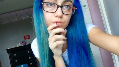 clairvoyantry:  I have mermaid hair now 💙