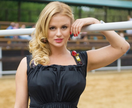 Porn ddmfavs:  Anna Semenovich the older she gets photos