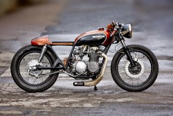 fast-iron:  Fate Customs Honda CB550  Full article on Return of the Cafe Racers