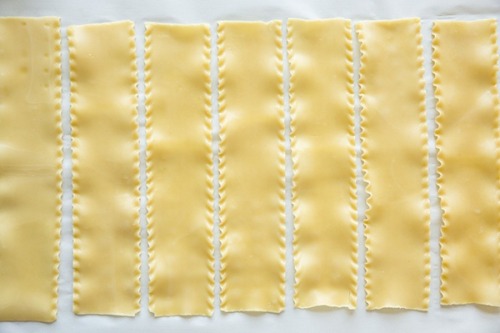 nicolezai:  do-not-touch-my-food:  Spinach Four Cheese Lasagna Roll Ups  Yes 