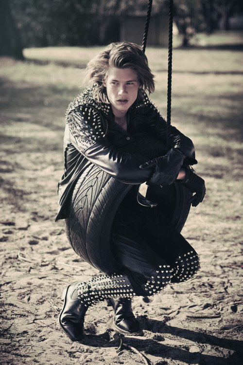 grabyourankles:  James Phillips  in studded leather by Liz Ham 
