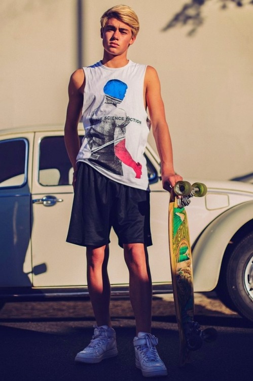 🐧 You Must Be Gay+ To View This Blog*