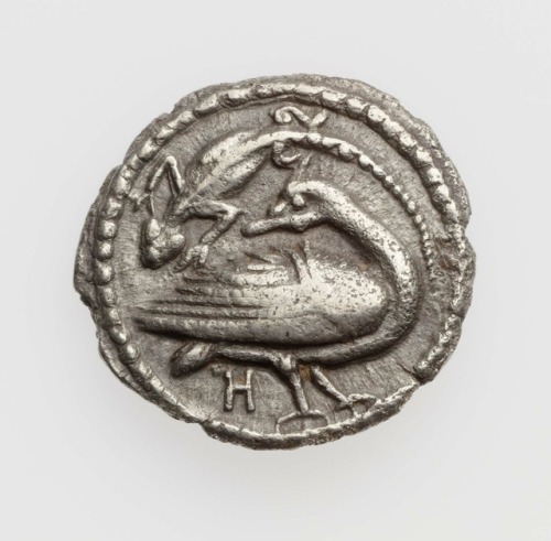 ancientanimalart:Diobol (?) of Thraco-Macedonian tribe or city with goose and salamanderGreekLate Ar