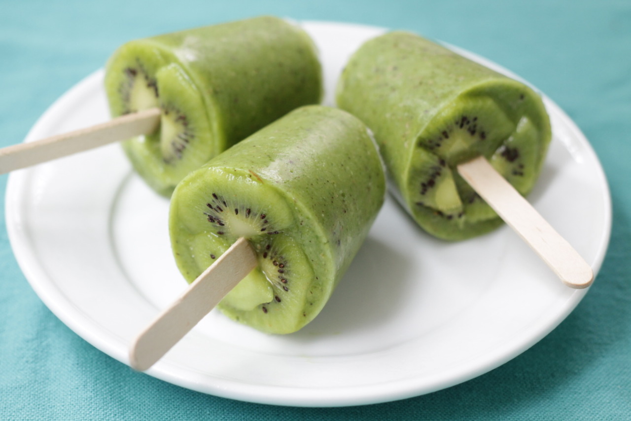 foodffs:  Kiwi-Spinach Smoothie Pops Really nice recipes. Every hour. Show me what