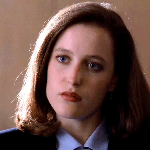 mntgomeryscott: DANA SCULLY IN EVERY EPISODE:The adult photos