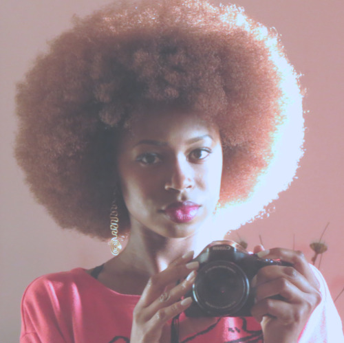 zumainthyfuture:  ericaleshai:  My fro is growing :)  Beautiful.