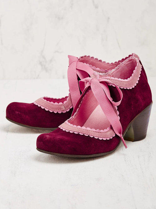 jollytyrantwhispers:Bowknot Lace Up Mary Jane Heels♥Use coupon code: tumblr-1112