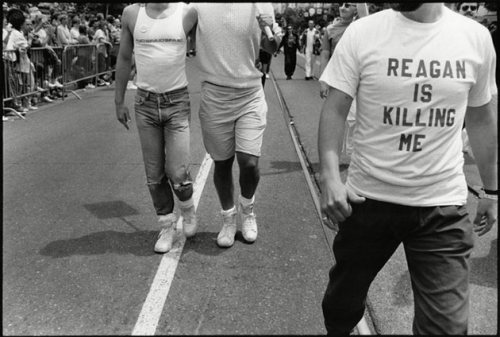 tallerantleft:oscarraymundo:Vintage Photos of San Francisco Pride in the 1980sthat top picture of re