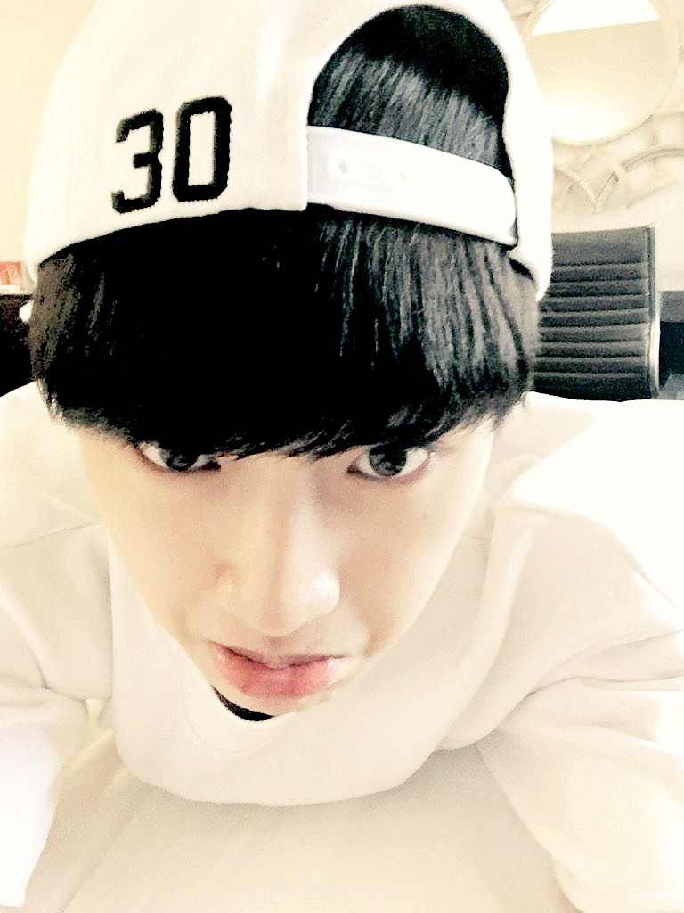 ssonnaeun-deactivated20160311:  selca spam - d-3 until jinyoung’s birthday ♫