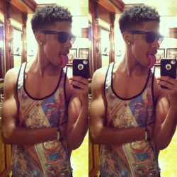 sexiassdude:  Tongue Game ;p