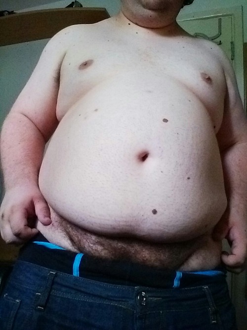 Tummy Tuesday :) also, I’ve now set up stuff for donations if you wanna help a poor starving young boy pig out. Message me for details!