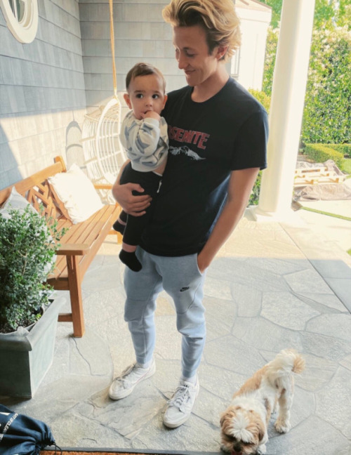 When He Good With Kids But Seriously This Is Adorable I Love This