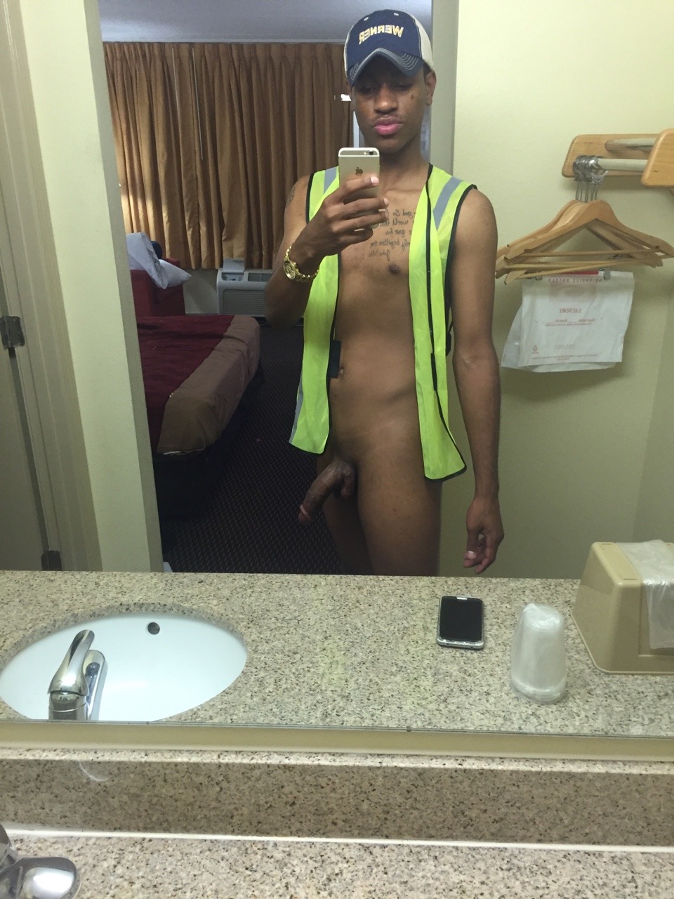 tbhitismackdamost:  Sexxx'boi status…Hey tall Boi can you take this 9’ ?