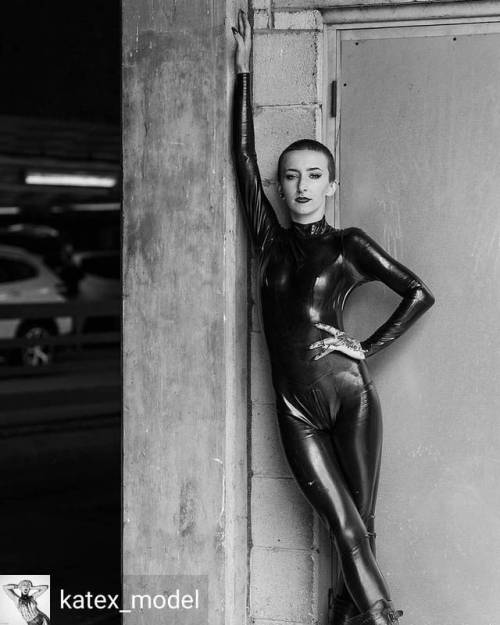 Credit to @katex_model : Leant in latex ✖️here&rsquo;s my allfamous catsuit! photographer @tymwhitn