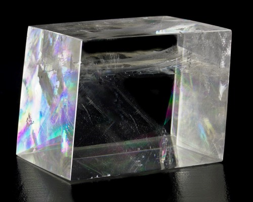 mandaladana:Iceland spar (calcite crystal).