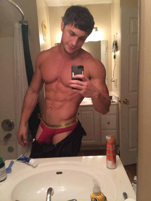 prettygayboys:  similar posts: here  Love that big bulge and sexy underwear.