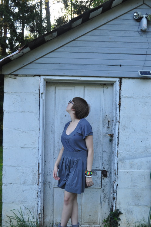 grannyp0rn:  bowlofbloodoranges:  here are some photos of me noticing a wasp nest 1st pic : lookin good 2nd pic: being artsy and looking away (looking at wasp nest) 3rd pic: fully understanding that there is indeed a wasp nest 4th pic: me being outtie 