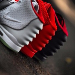 shoes-for-life:  Yeezy 2s Red October Click here for more shoes!