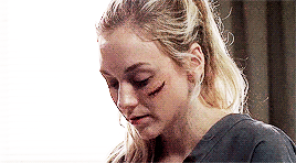 maggieandbeth:The thing is, I’ve been starting to get afraid that it’s easier just to be afraid. But
