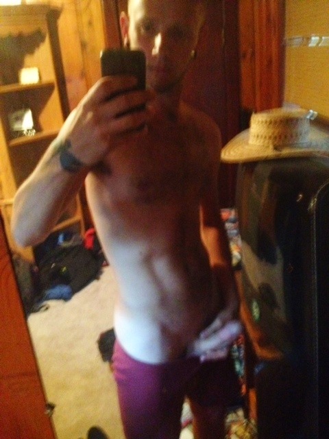 spyndexxposed:  such a fuckin hot guy who post his pics online! i would do him 24/7!!