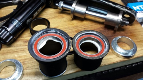 takebow-tune: SPECIALIZED “DEMO-8” ‘HAMACHI’ use custom. Bottom bracket replacement construction.