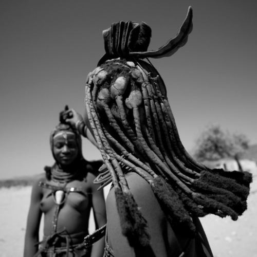 sartorialadventure:The Himba (singular: OmuHimba, plural: OvaHimba) are indigenous peoples with an e