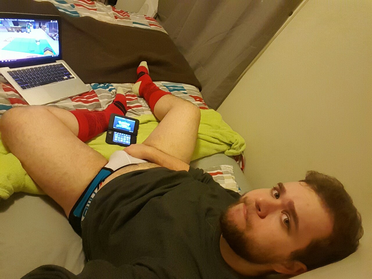 chonnyg:  capribjorn:  Just relaxing after work and playing pokemon 🐻🐻🐻