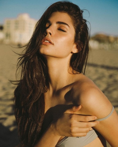 https://amazinggirlsphotos.tumblr.com/post/161133600802