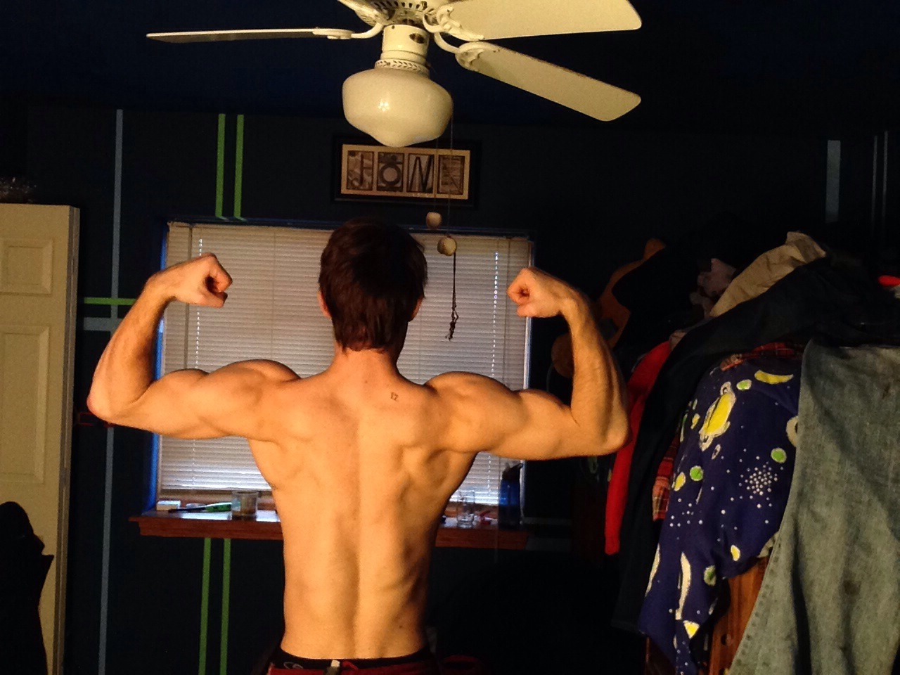 romancingthelookyloos:  It was a struggle getting a back shot….
