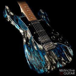 glorifiedguitars:  James Tyler Studio Elite HD-P Black and Blue Shmear[Source: Distinctive Guitar. Price: £3,672/Ŭ,879] Glorified Guitars Links: InstagramYouTube   Ohh I wanna jam on it. 