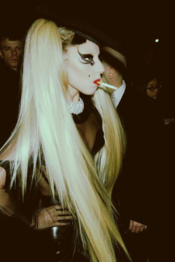 money-in-veins:Lady Gaga x Mugler (fashion