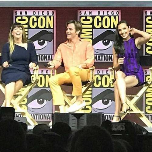 Oh my goddess! It’s happening!! Wonder Woman panel in ComiCon!