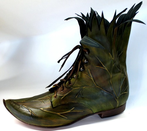 sosuperawesome:Leaf Boots // Pendragon Shoes on Etsy