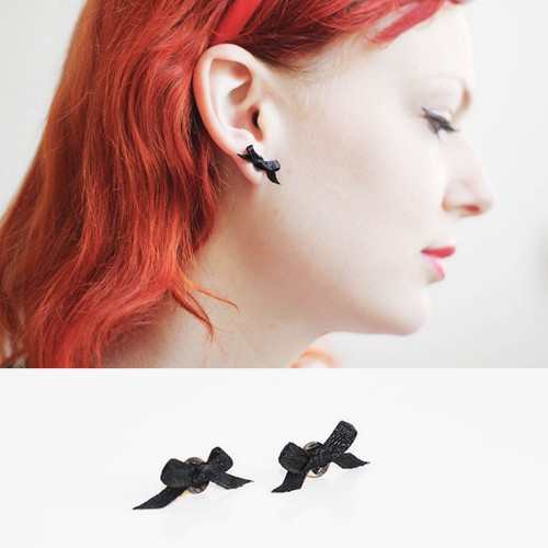 DIY Stick and Glue Bow Earrings Tutorial from Lana Red here. She&rsquo;s come up with a clever idea 