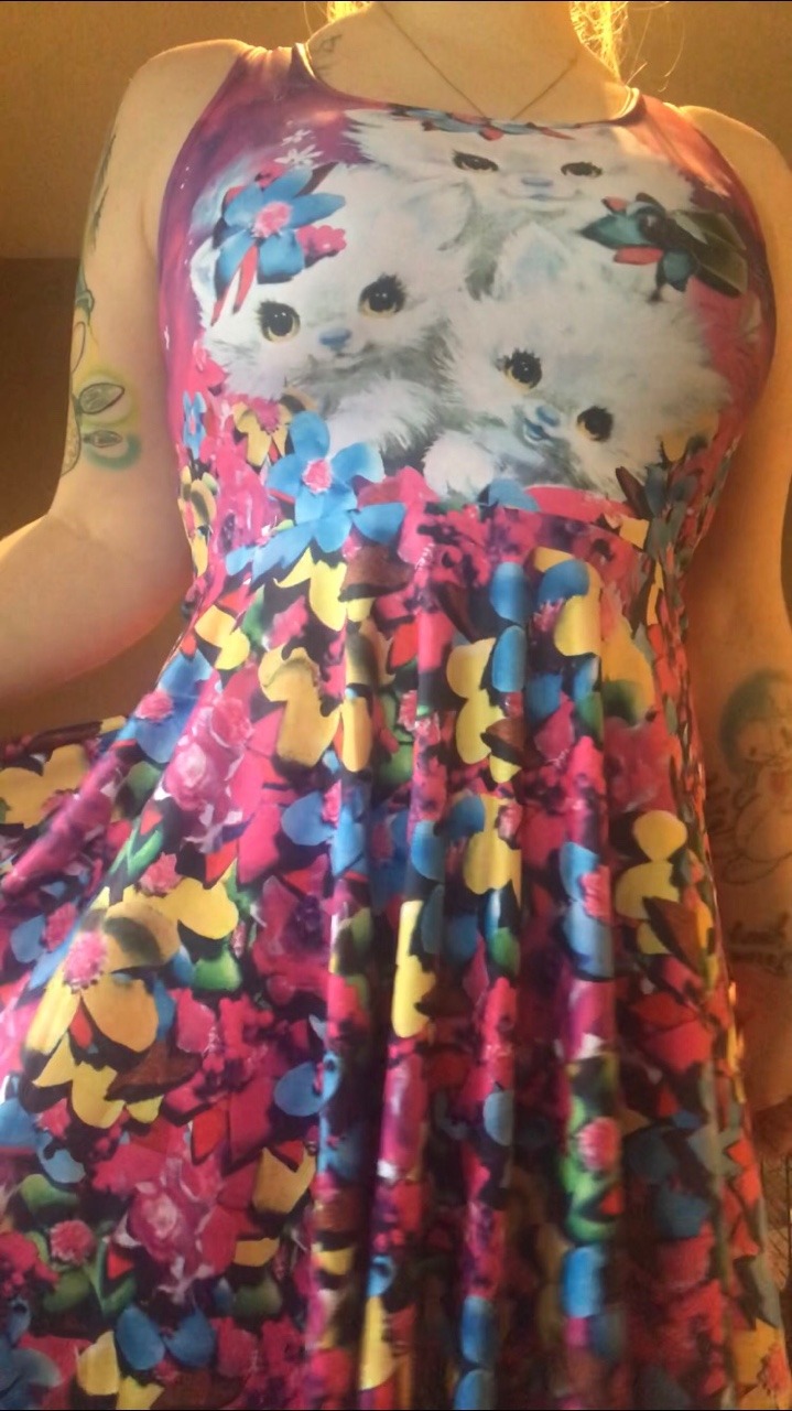 raven-may:  Meow meow 🐱  👻 Ask about my private Snapchat 👻 ($15/month, $80/life)