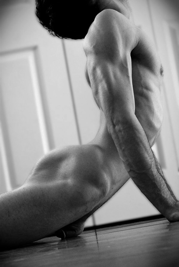 malemodelsbeauty:  Cobra by contorted4life  you think he offers lessons? XD