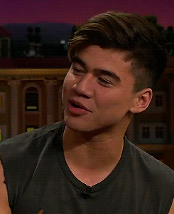 hotfamousmen:  Calum Hood