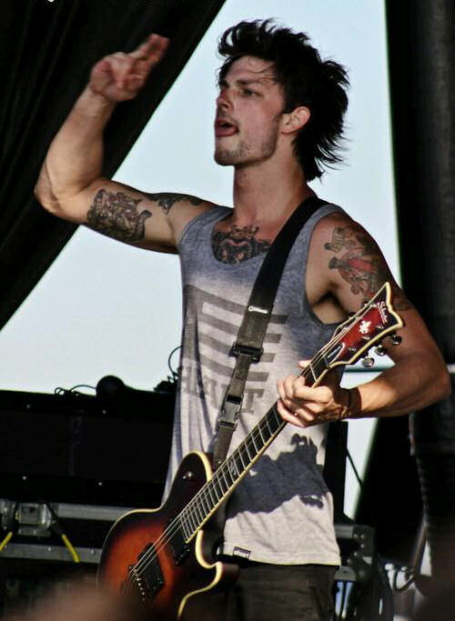 allthingskellenmcgregor:  Kellen McGregor Live