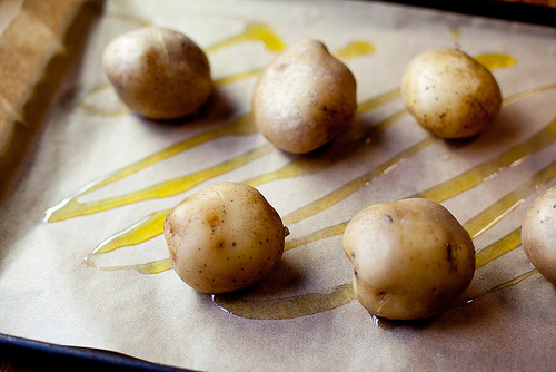 foodffs:  Crash Hot Potatoes  Really nice recipes. Every hour.   