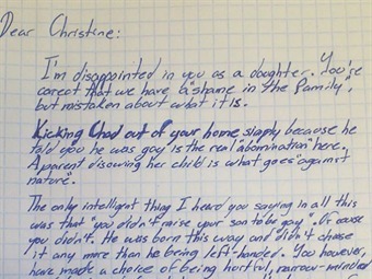 lagrimasnoquiero:  Una carta conmovedora de un abuelo que apoya a su nieto gay al ser rechazado por su madre cuando él le confesó su homosexualidad.“Querida Christine:Me decepcionas como hija. Tienes razón cuando dices que tenemos una “vergüenza