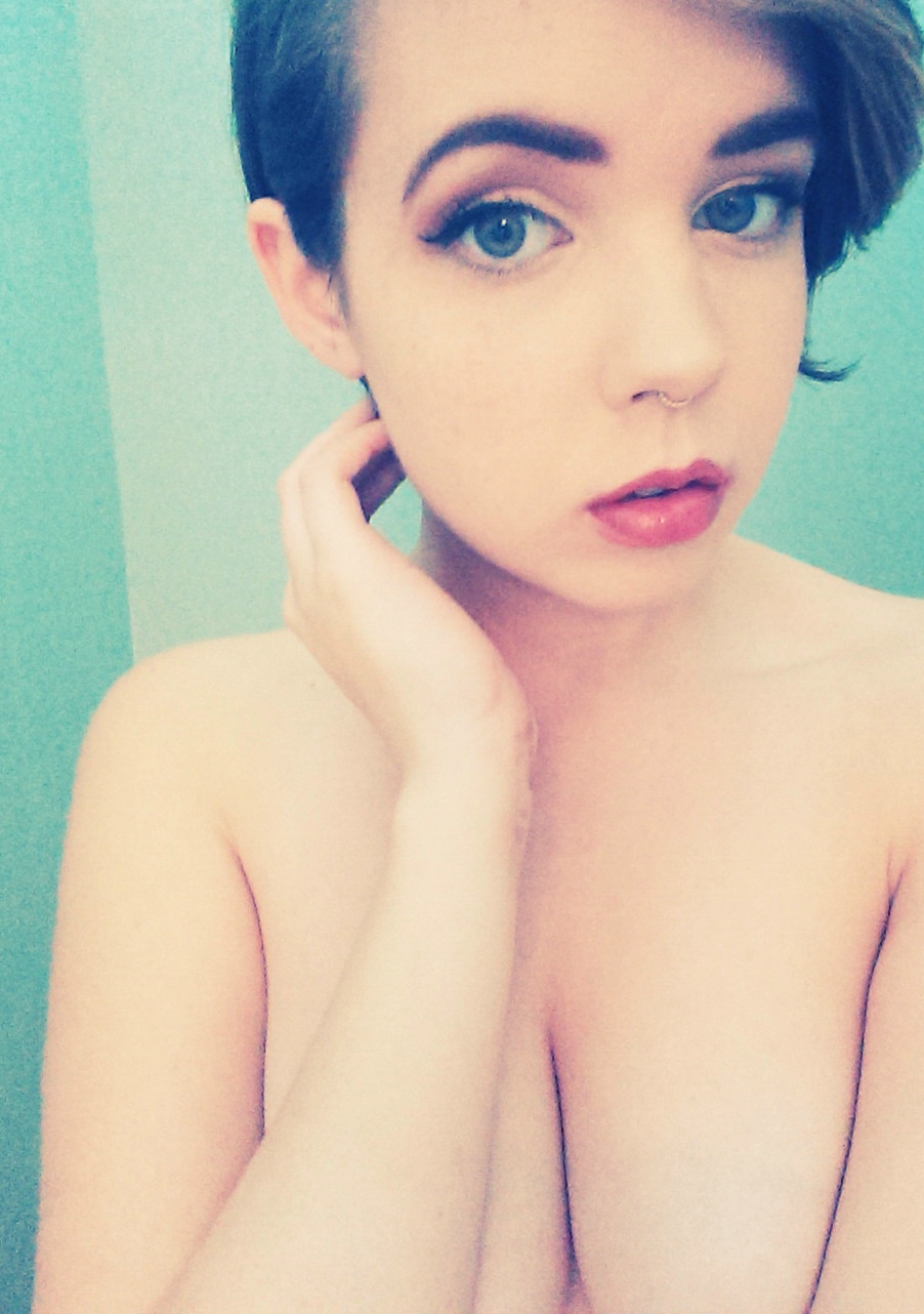 baby-fatale:  Babe with the power~*~**