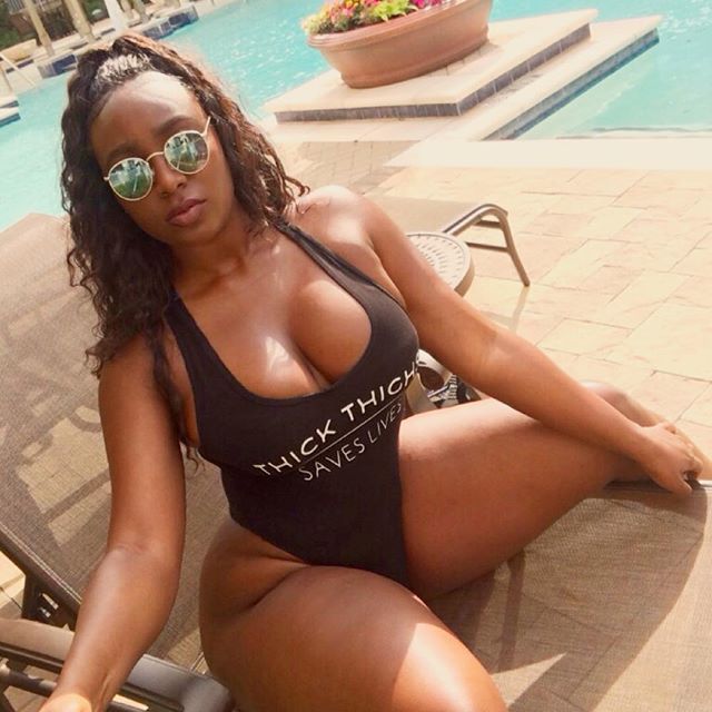 heymrtony:  Thick Thick  I WANT HER TO SIT ON MY FACE, JUST LIKE THAT!
