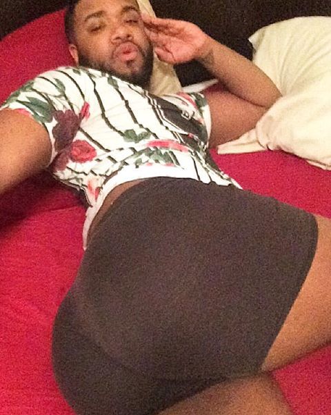 dmvcakeatter:  hardtigerlove:  fcsdtrmntn:  Damn I LOVE a thick cutie….I want him