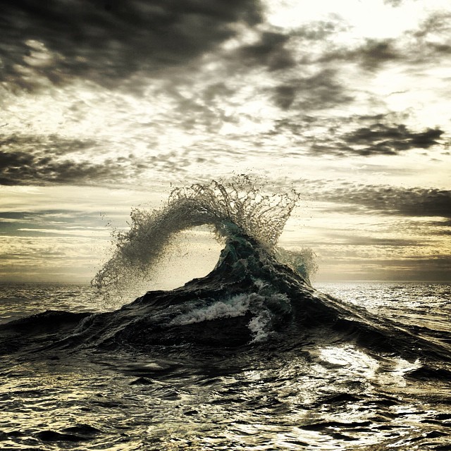 sonsofkerouac:  #ripcurl #waves #surf #clouds #sky Photo: Rich@sa_rips