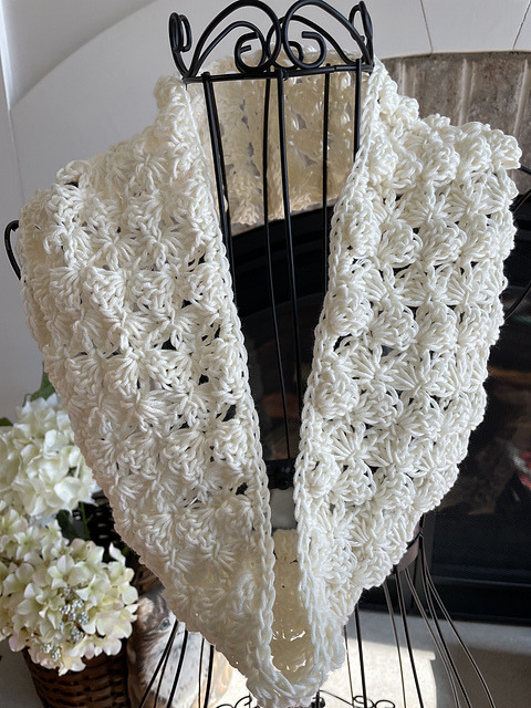 ericacrochets:The Spring Lace Cowl by Lakeview Cottage KidsFree Crochet Pattern Here