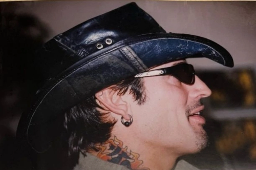 Hey Girl. Now That I Saw The Other One. Do You Have Motley In Cowboy Hats?