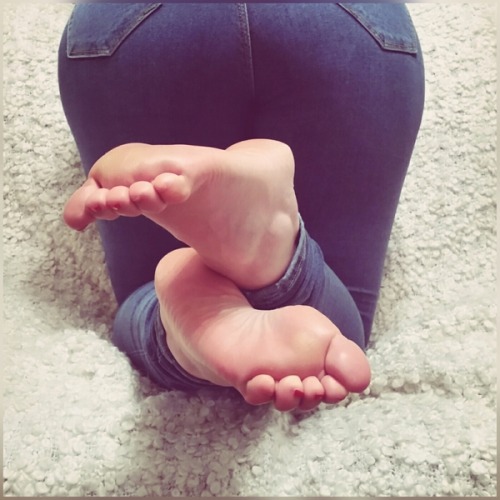feetplease:  Sexy smooth soft soles https://vidble.com/album/woBskatXvia: /u/couplesadventuretime 